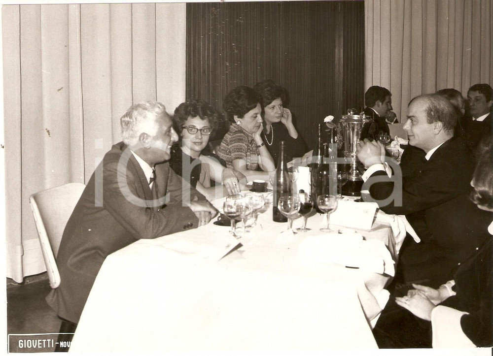 Fotografia d epoca originale 1968 NOVARA Renata ANGIOLINI durante cena di gala Foto JOLLY CLUB 1