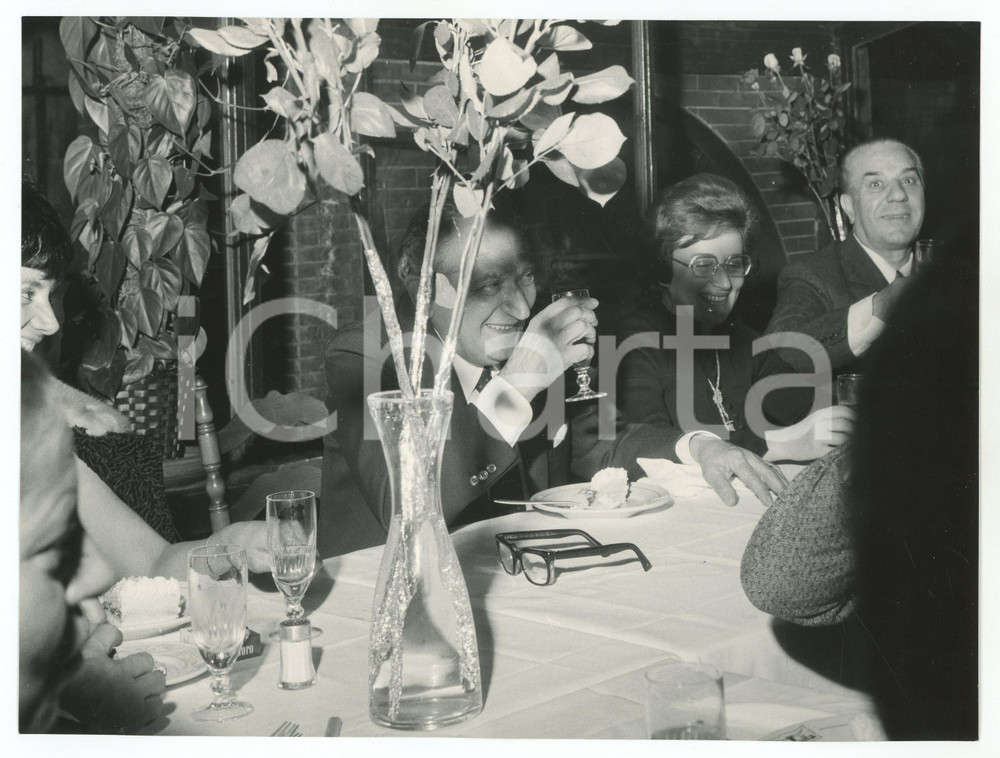 Fotografia d epoca originale 1970 ca JOLLY CLUB Compleanno Mario BERNASCONI Brindisi Foto 1
