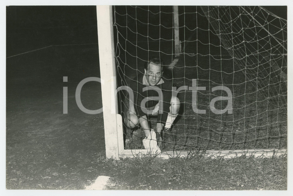 Fotografia d epoca originale 1965 ca JOLLY CLUB Partita di calcetto Il portiere Dino DI BONA Foto 24x15 cm 1