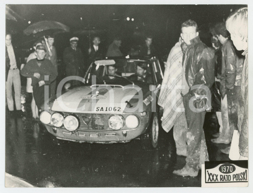 Fotografia d epoca originale 1970 XXX RAJD POLSKI Lancia Fulvia CoupÃ© durante acquazzone Foto JOLLY CLUB 1