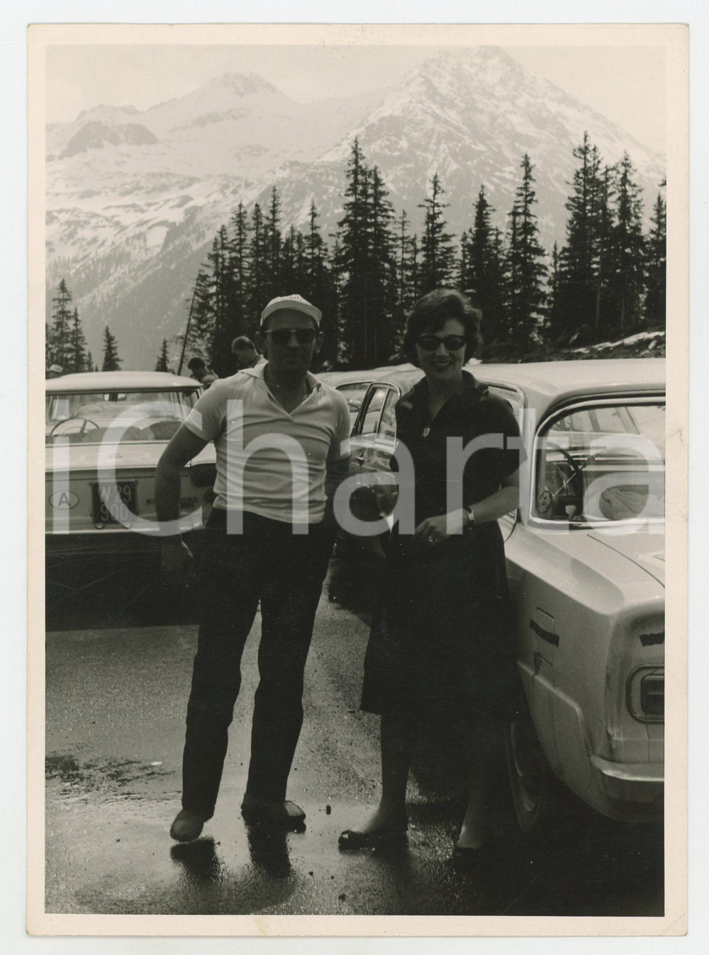 Fotografia d epoca originale 1960 ca JOLLY CLUB Renata ANGIOLINI prima di una gara in montagna Foto RALLY 1