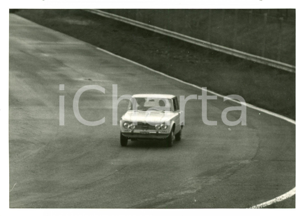 Fotografia d epoca originale 1965 ca JOLLY CLUB Alfa Romeo Giulia 1300 durante gara di RALLY Foto 1