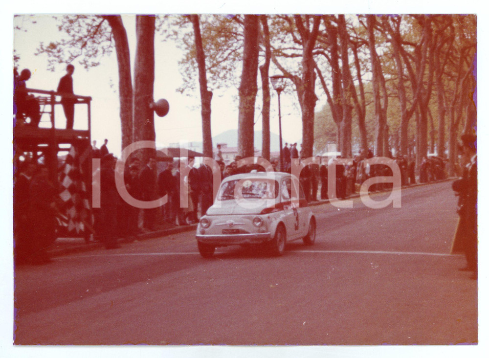 Fotografia d epoca originale 1962 RALLY LUCCA Fiat 500 sfila tra il pubblico Foto JOLLY CLUB 1