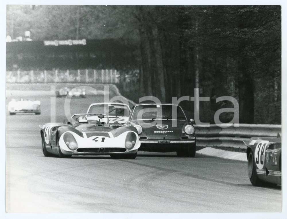 Fotografia d epoca originale 1965 ca JOLLY CLUB Gara tra Porsche e ALFA ROMEO 33 Stradale Foto 1