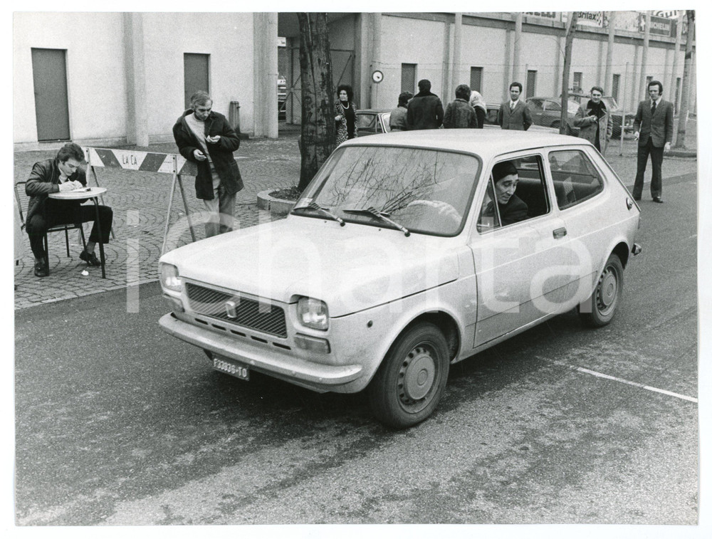 Fotografia d epoca originale 1970 ca RALLY Fiat 127 si prepara per la partenza Foto JOLLY CLUB 1