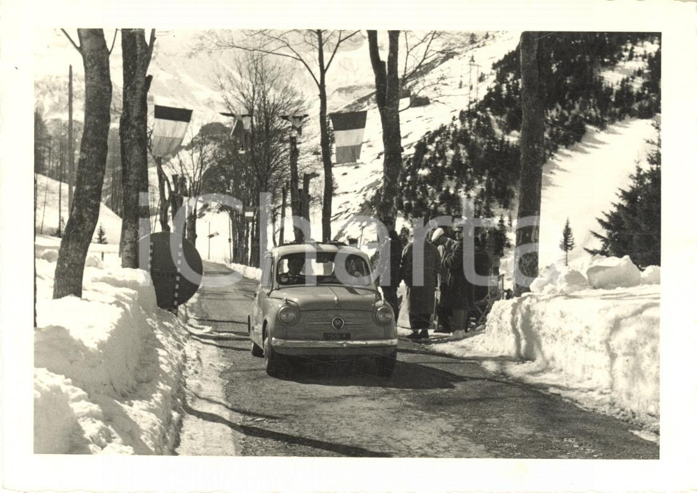 Fotografia d epoca originale 1960 ca MADESIMO ? Fiat 600 Multipla durante RALLY tra la neve Foto 1