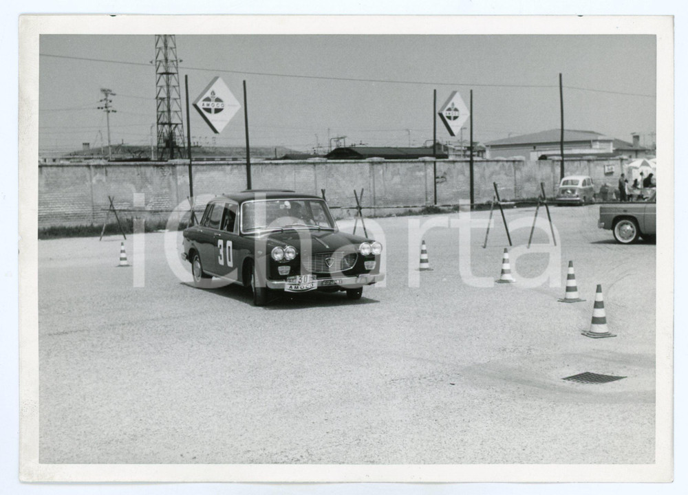 Fotografia d epoca originale 1965 RALLY Gara RIALTO Trofeo AMOCO Lancia JOLLY CLUB durante la gara Foto 1