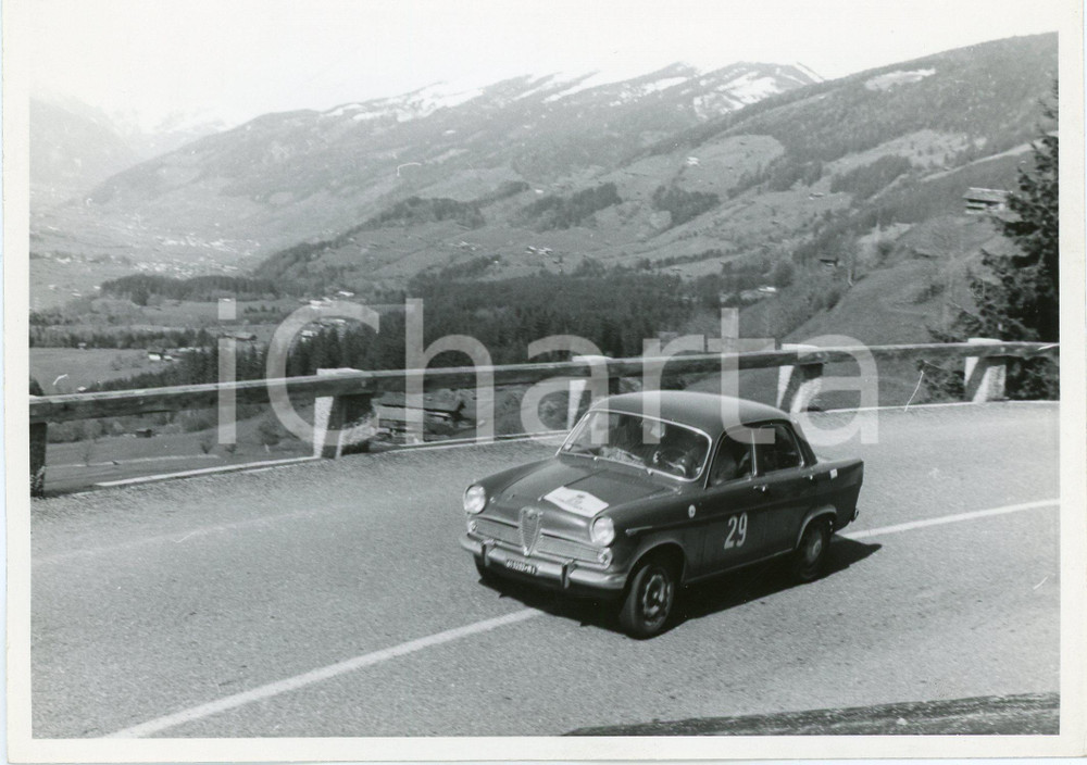 Fotografia d epoca originale 1960 ca JOLLY CLUB Alfa Romeo Giulia  Tornante e panorama Foto RALLY 1