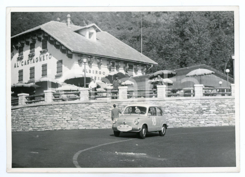 Fotografia d epoca originale 1960 ca TROFEO SUPERCORTEMAGGIORE Fiat 600 e Albergo al Castagneto JOLLY CLUB 1