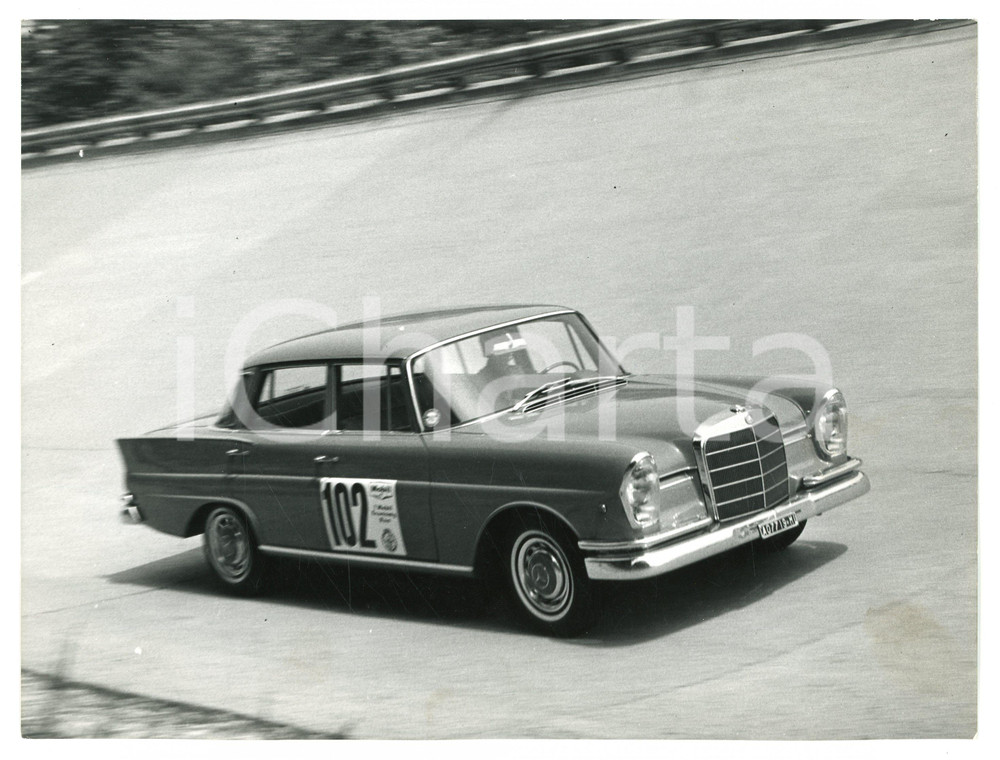Fotografia d epoca originale 1965 ca 7 MOBIL ECONOMY RUN Mercedes Benz W112 durante la gara Foto 1 1