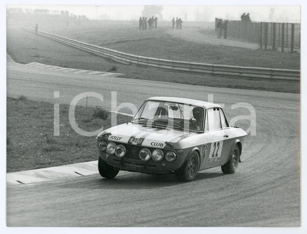 Fotografia d epoca originale 1965 ca JOLLY CLUB Lancia Fulvia coupé su circuito Foto RALLY 1