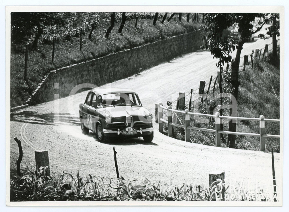 Fotografia d epoca originale 1965 ca ALFA ROMEO Giulietta Gara di RALLY in campagna JOLLY CLUB Foto 1
