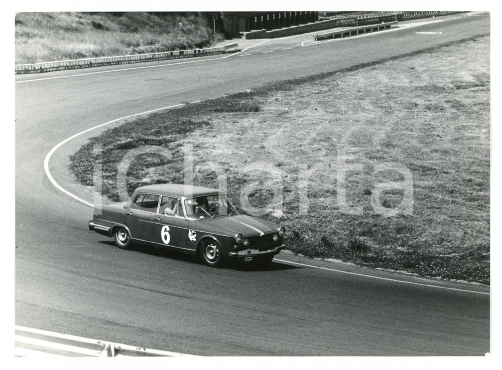 Fotografia d epoca originale 1964 GENOVA 6 MOBIL ECONOMY RUN Alfa Romeo GIULIA in curva JOLLY CLUB  Rally 1