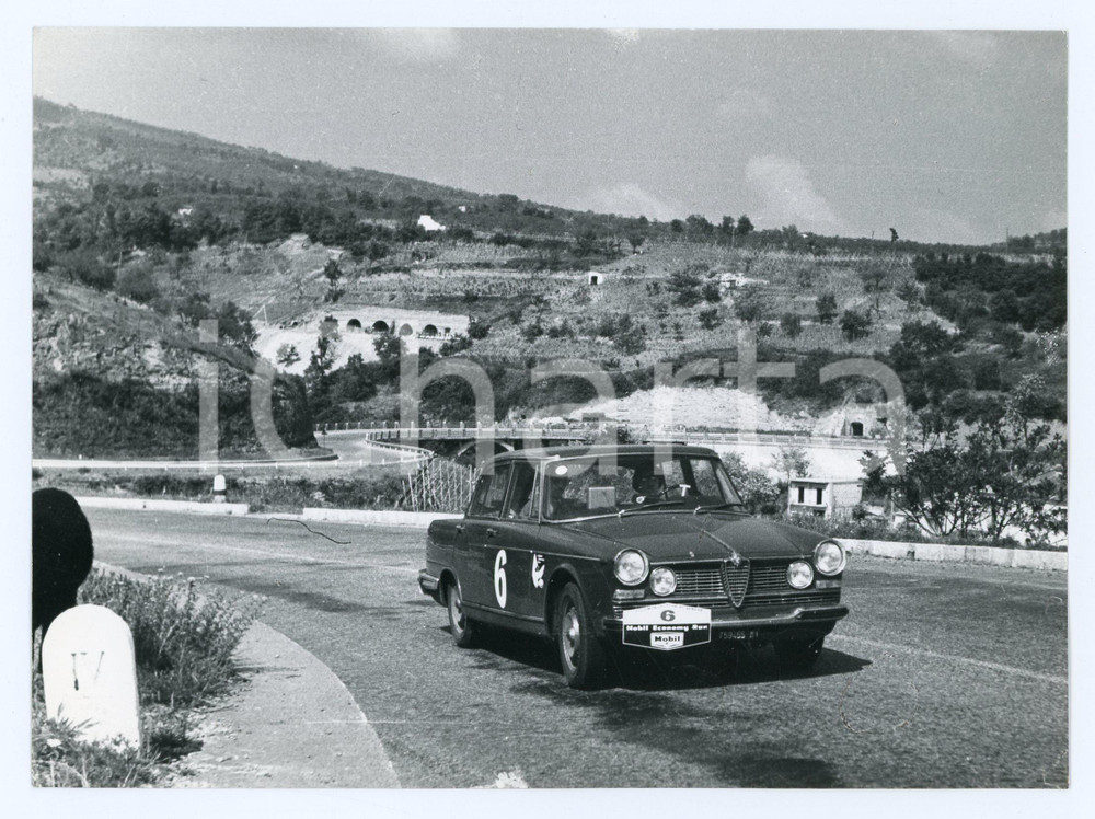 Fotografia d epoca originale 1964 GENOVA 6Â° MOBIL ECONOMY RUN Alfa Romeo GIULIA in curva JOLLY CLUB Foto 1