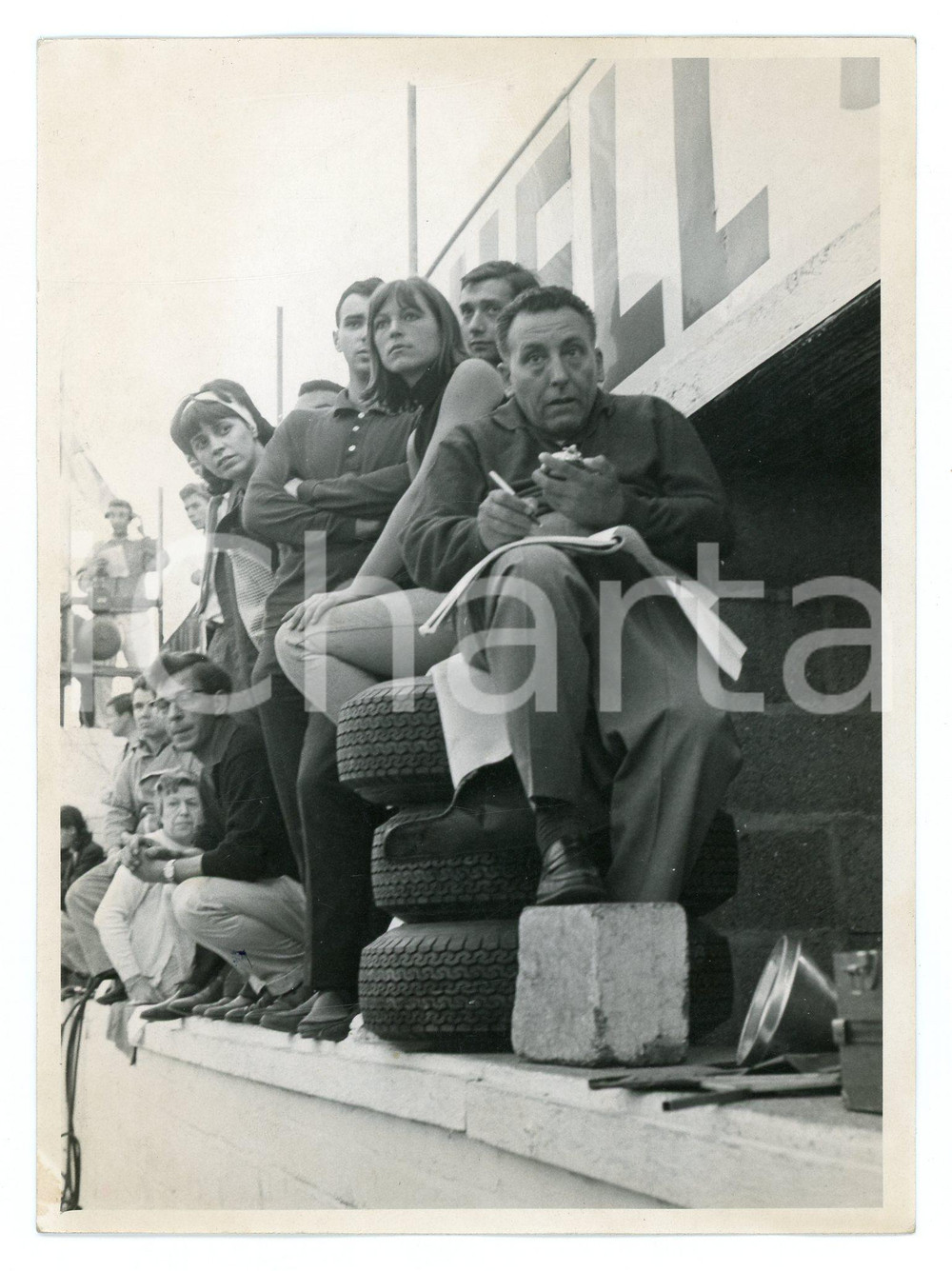Fotografia d epoca originale 1965 ca RALLY  JOLLY CLUB Mario ANGIOLINI cronometra la gara Foto 1