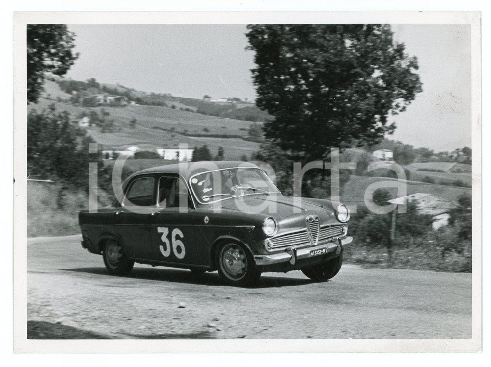 Fotografia d epoca originale 1965 ca RALLY Alfa Romeo Giulia 1300 corsa in campagna JOLLY CLUB Foto 18x13 1