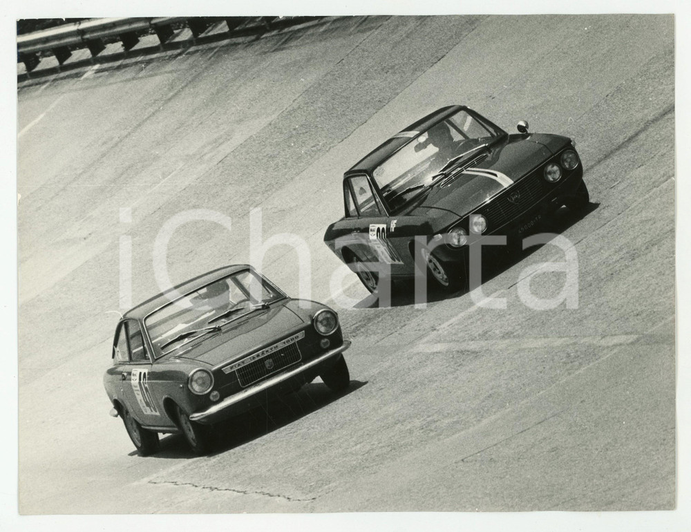Fotografia d epoca originale 1965 ca MOBIL ECONOMY RUN Lancia Fulvia coupÃ© e FIAT ABARTH 1000 Foto 1