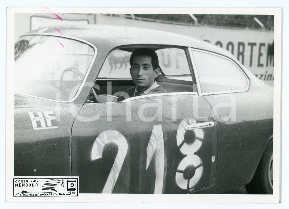 Fotografia d epoca originale 1964 RALLY Corsa della MENDOLA Pilota a bordo dell auto HF Squadra corse Foto 1