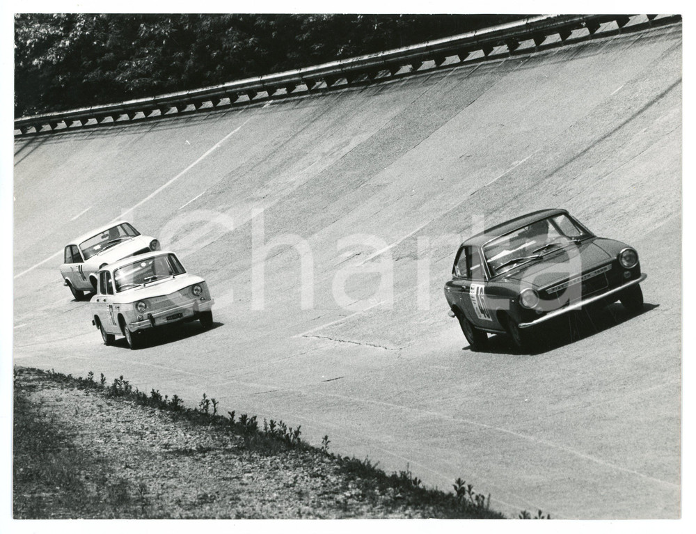 Fotografia d epoca originale 1965 ca MOBIL ECONOMY RUN Tre automobili durante la corsa Foto 1
