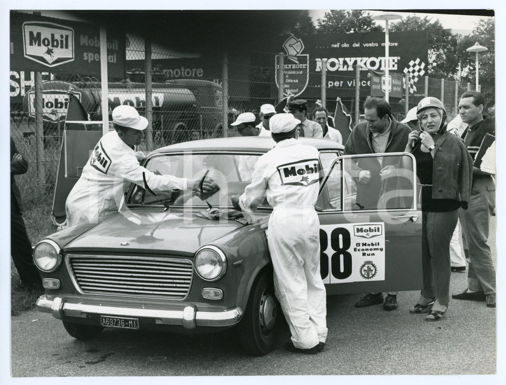 Fotografia d epoca originale 1965 ca ITQALIA AUTOMOBILISMO 8° MOBIL ECONOMY RUN  Foto 1