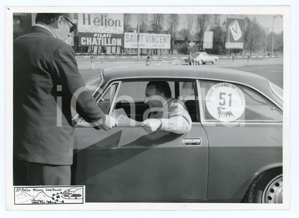 Fotografia d epoca originale 1964 III RALLY MILANO SAINT VINCENT Mario ANGIOLINI SU Alfa Romeo JOLLY CLUB 1