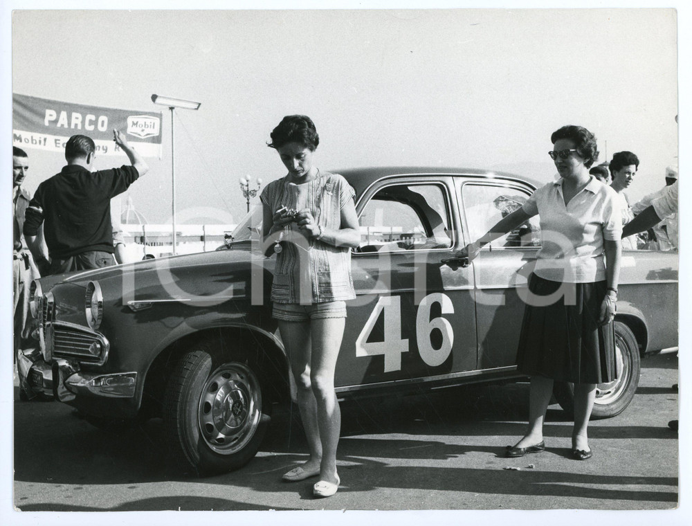 Fotografia d epoca originale 1962 MOBIL ECONOMY RUN Renata ANGIOLINI Maria Teresa MENEGHELLI Jolly Club Foto 1
