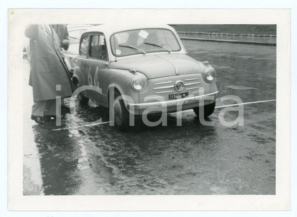 Fotografia d epoca originale 1965 ca RALLY Fiat 600 ai blocchi di partenza JOLLY CLUB Foto 1