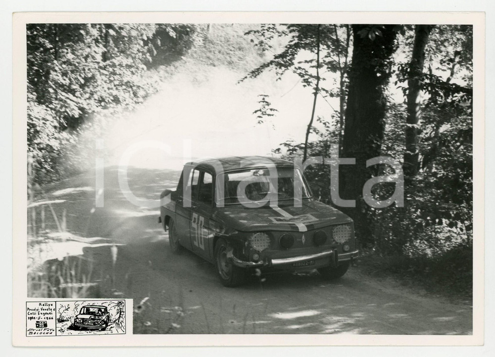 Fotografia d epoca originale 1966 Rally PREALPI VENETE E COLLI EUGANEI Auto JOLLY CLUB nel bosco Foto 1