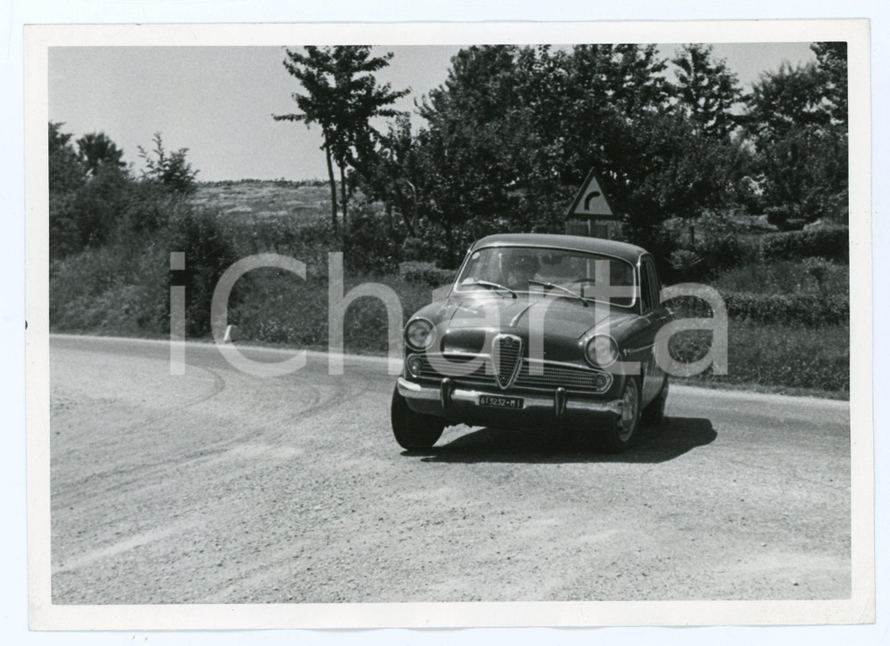 Fotografia d epoca originale 1965 ca RALLY Alfa Romeo Giulietta in derapata JOLLY CLUB Foto 18x13 1