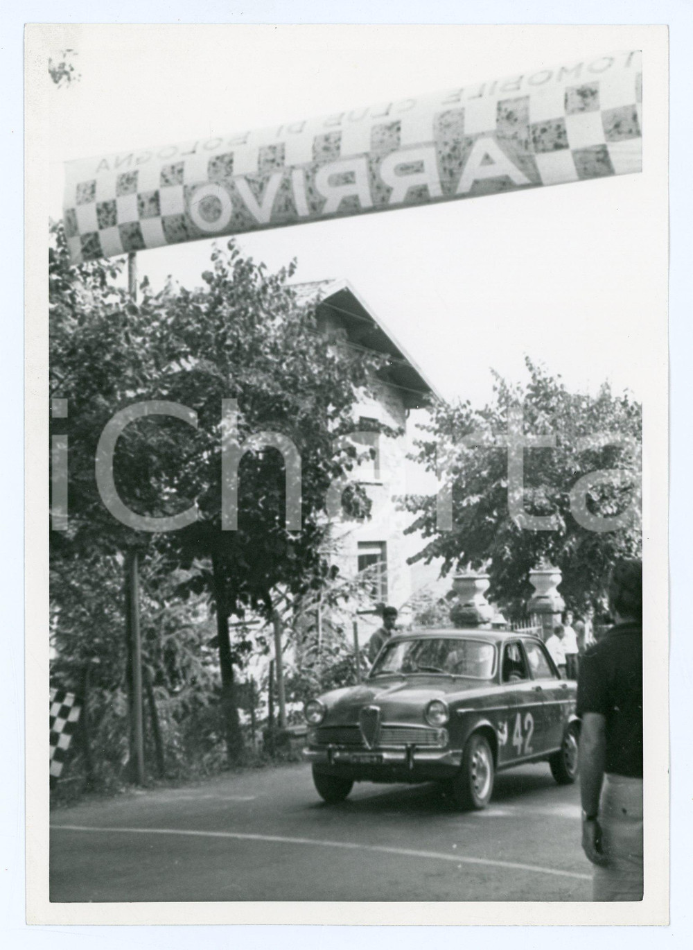 Fotografia d epoca originale 1965 RALLY Automobile Club BOLOGNA Alfa Romeo Giulietta al traguardo JOLLY CLUB 1