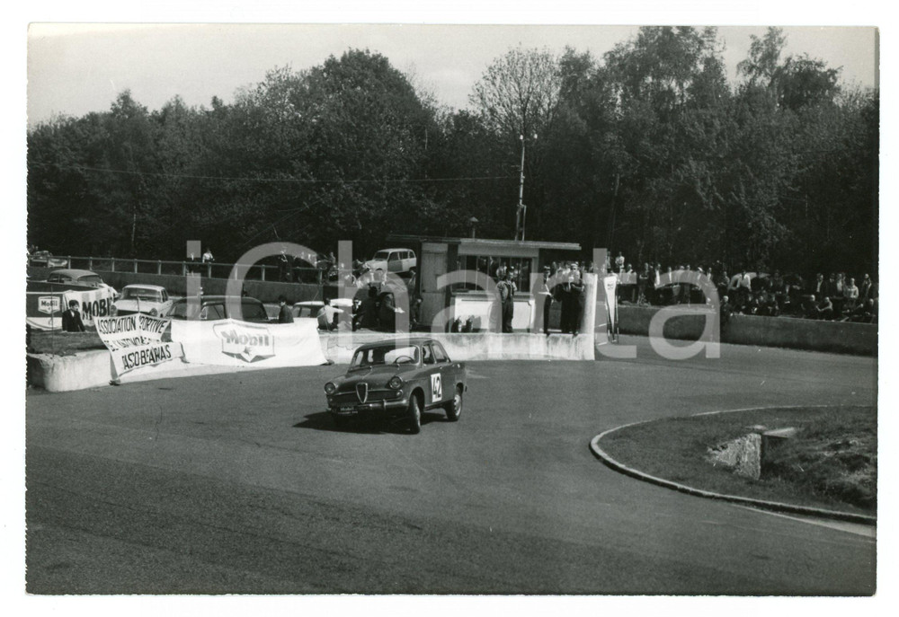 Fotografia d epoca originale 1965 ca RALLY Trofeo MOBIL Alfa Romeo Giulietta in curva JOLLY CLUB Foto 18x13 1