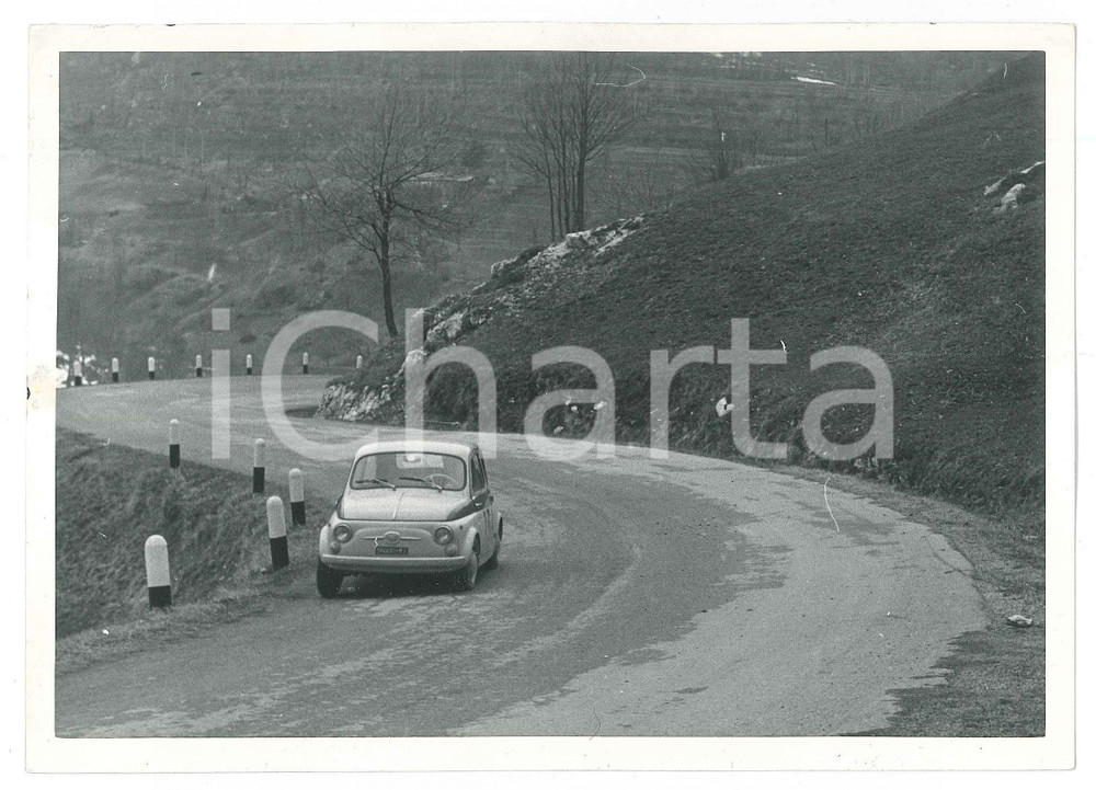 Fotografia d epoca originale 1965 ca RALLY Fiat 500 durante il trofeo JOLLY CLUB Foto 18x13 cm 1