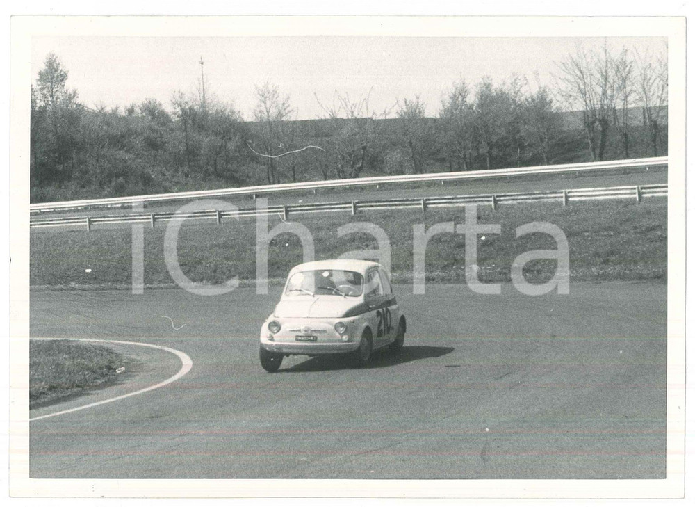Fotografia d epoca originale 1965 ca RALLY Fiat 500 in curva JOLLY CLUB Foto 18x13 cm 1