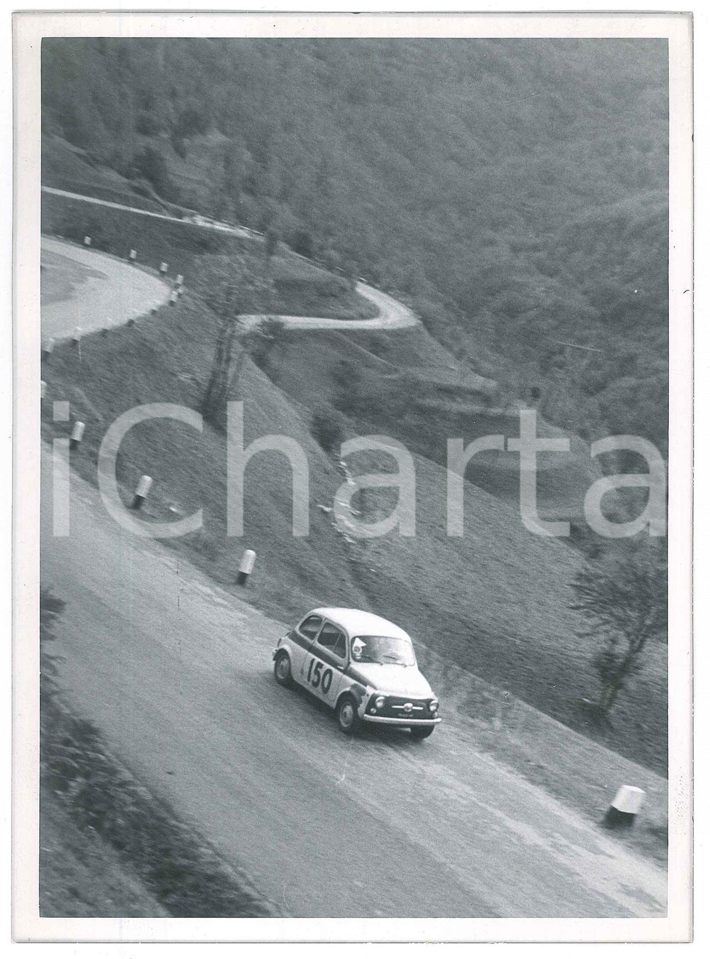 Fotografia d epoca originale 1965 ca RALLY Fiat 500 affronta i tornanti JOLLY CLUB Foto 18x13 cm 1