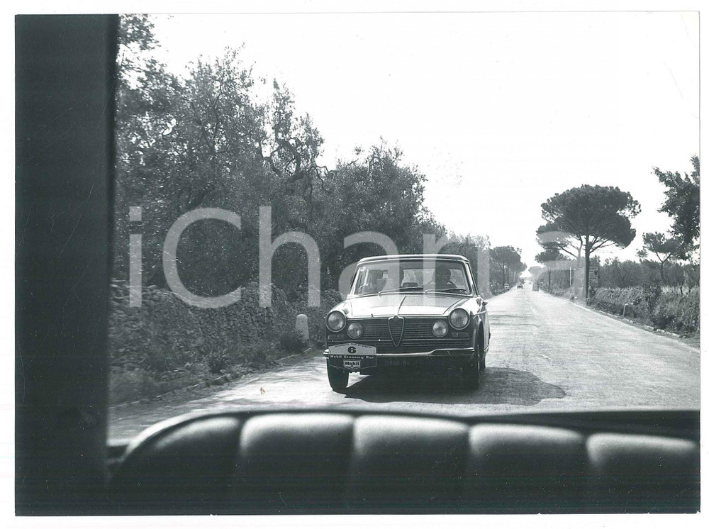 Fotografia d epoca originale 1964 GENOVA 6Â° MOBIL ECONOMY RUN Alfa Romeo 2600 Berlina JOLLY CLUB Foto RALLY 1