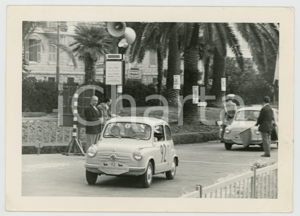 Fotografia d epoca originale 1965 ca TROFEO SUPERCORTEMAGGIORE Fiat 600 e giudici di gara JOLLY CLUB Foto 1
