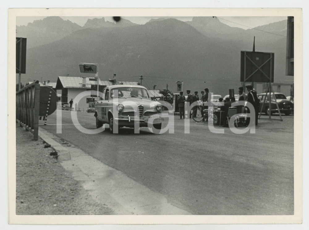 Fotografia d epoca originale 1965 ca TROFEO SUPERCORTEMAGGIORE Alfa Romeo GIULIETTA Benzinaio ERG JOLLY CLUB 1