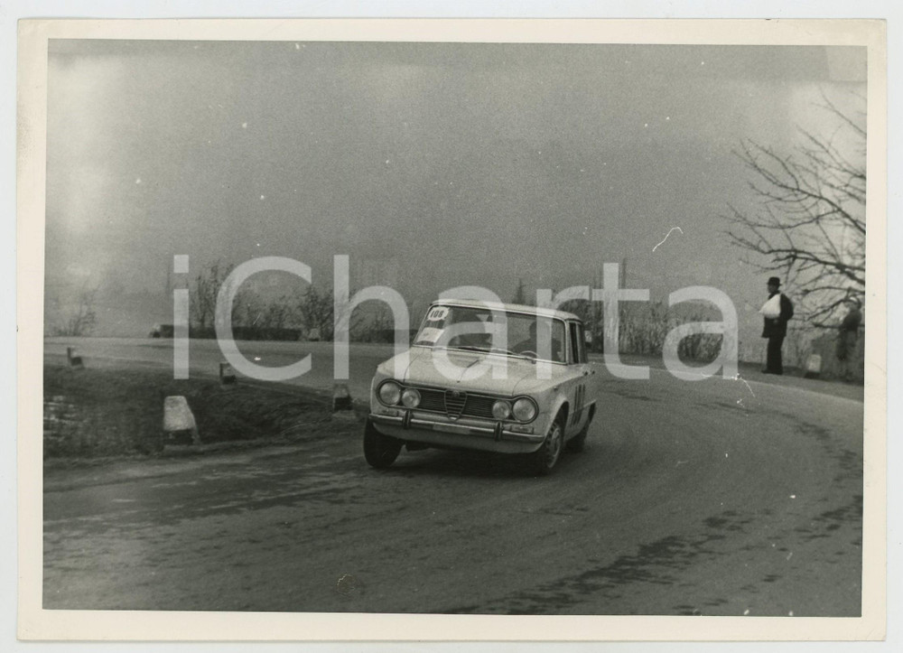 Fotografia d epoca originale 1965 RALLY Coppa ASTI  SANREMO Alfa Romeo Giulia 1300 nella nebbia JOLLY CLUB 1