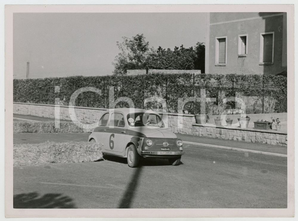 Fotografia d epoca originale 1960 ca 2Â° Rally CHIANCIANO TERME Fiat 500 schiva balletta di fieno JOLLY TEAM 1
