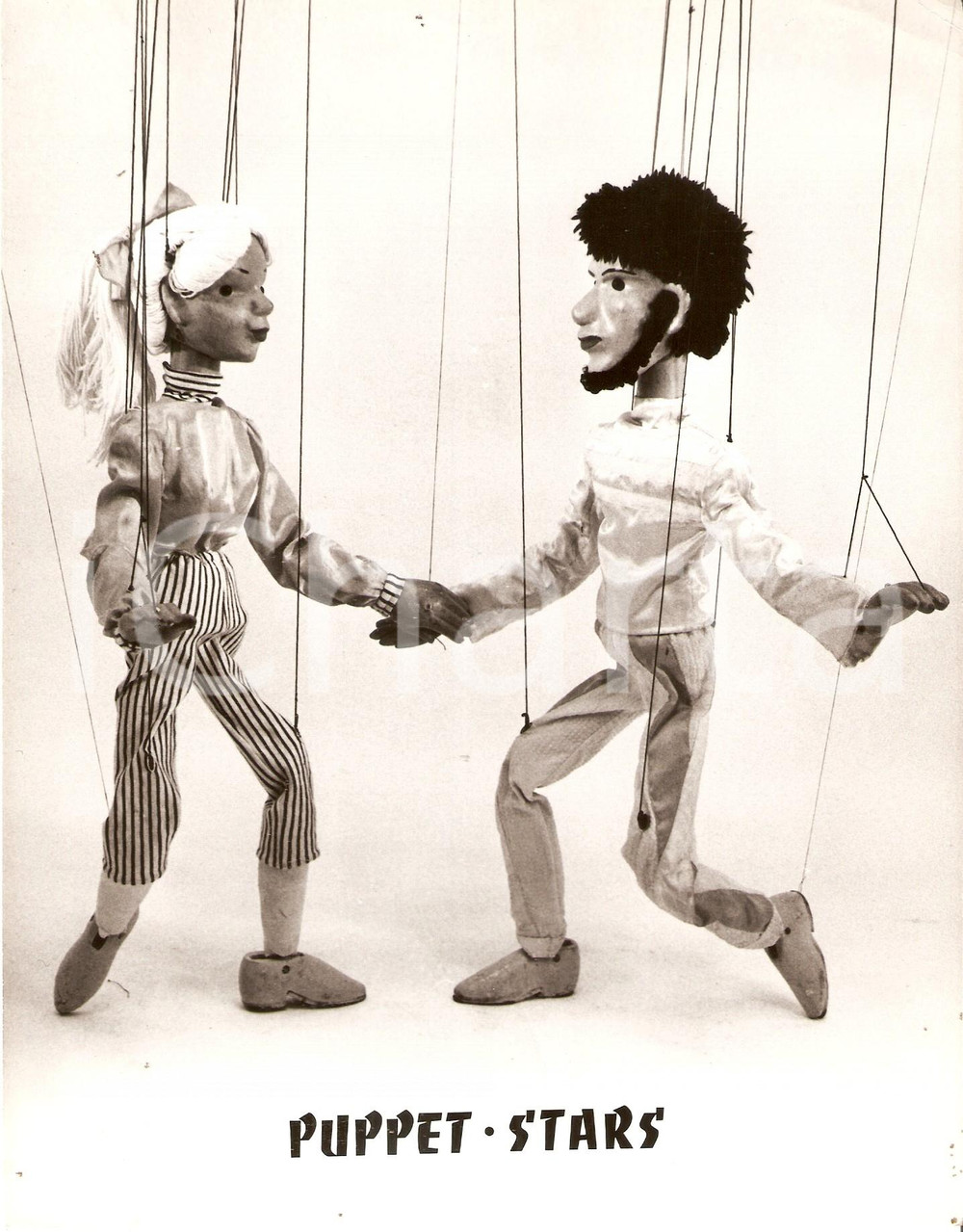 Fotografia d epoca originale 1960 ca CIRCUS PUPPET STARS Appuntamento tra marionette Foto 18x24 cm 1