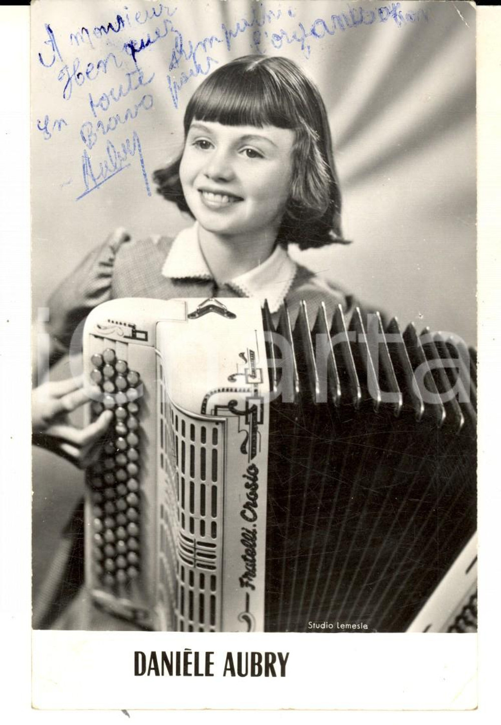 Autografo originale 1960 PARIS Ritratto DaniÃ¨le AUBRY alla fisarmonica Foto seriale AUTOGRAFO 9x14 1