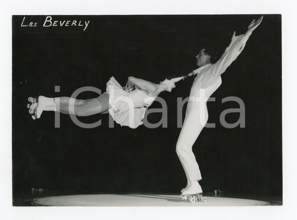 Autografo originale 1960 ca FRANCE CIRCUS Les BEVERLY  Numero di pattinaggio Foto con AUTOGRAFO 1