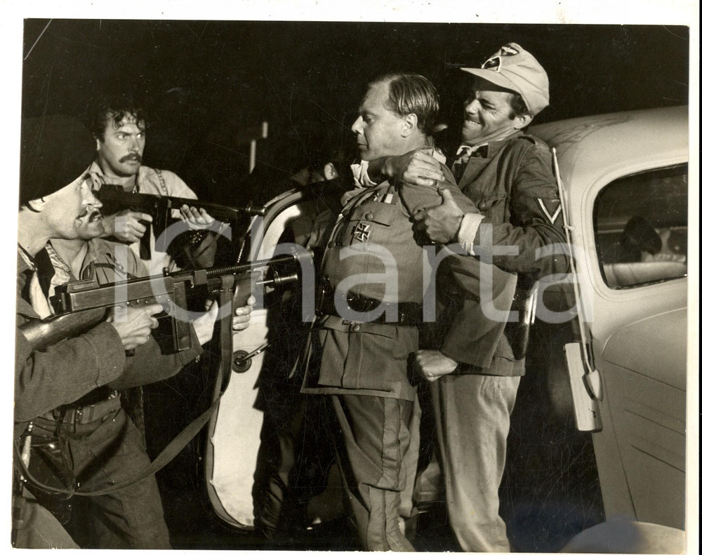 Fotografia d epoca originale 1960 ca USA CINEMA Film STORICO Arresto di un nazista in fuga Foto 24x20 cm 1