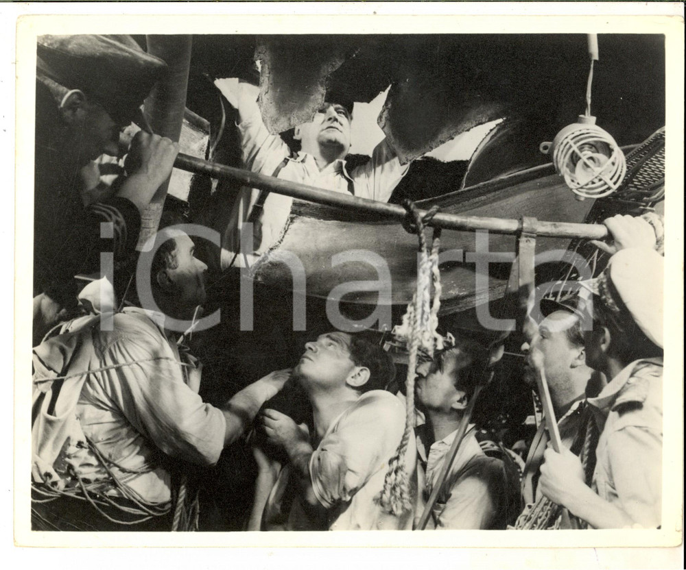 Fotografia d epoca originale 1960 ca USA CINEMA Marinai riparano una falla Foto di scena 25x21 cm 1