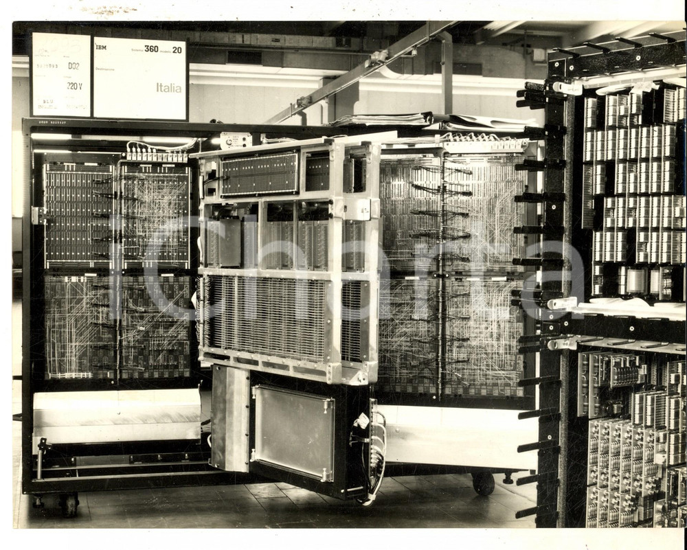 Fotografia d epoca originale 1963 Centro IBM ITALIA Veduta di un macchinario Foto reportage 24x18 cm 1