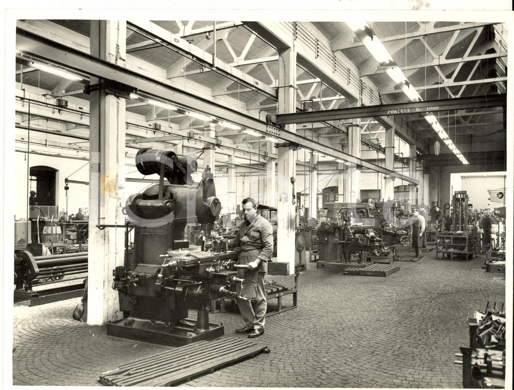 Fotografia d epoca originale 1965 ca INDUSTRIA Stabilimento MARTINELLI  Reparto fresatrici e trapani Foto 1