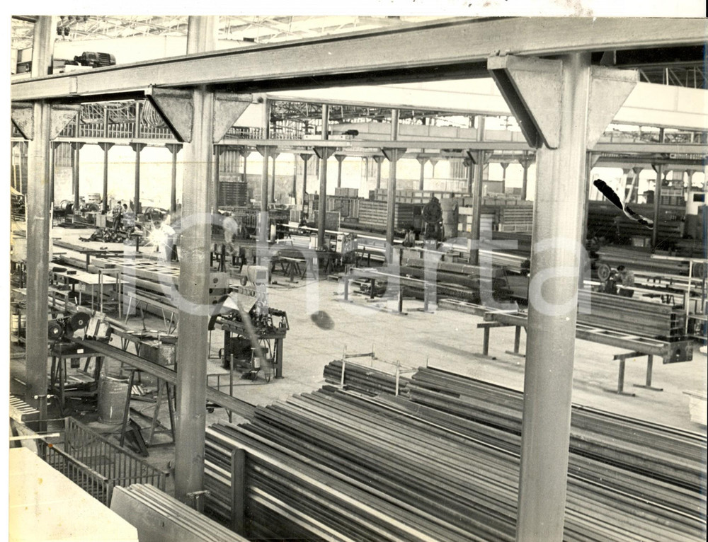 Fotografia d epoca originale 1965 ca ROMA ARCHEOLOGIA INDUSTRIALE Interno di stabilimento metallurgico Foto 1