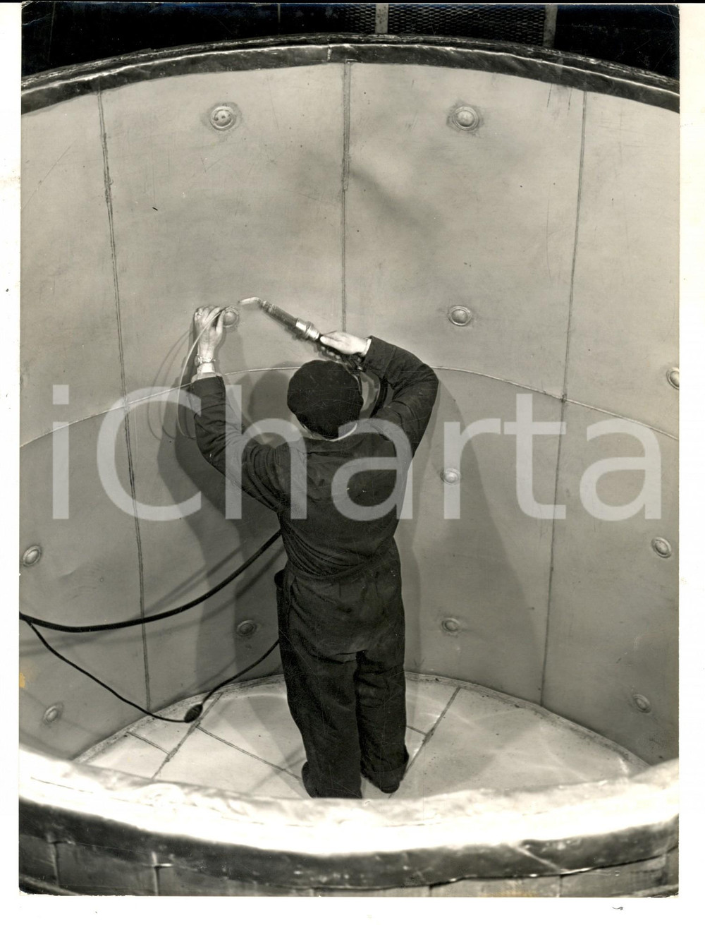 Fotografia d epoca originale 1959 SOCIETA  MONTECATINI Realizzazione rivestimento serbatoio in Moplen Foto 1