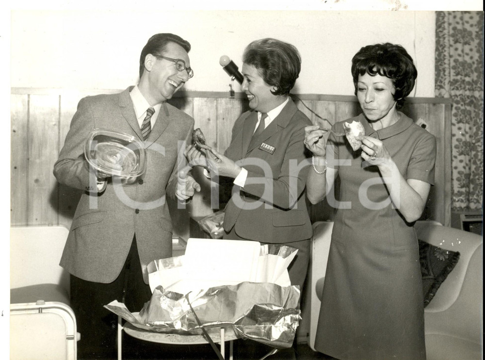 Fotografia d epoca originale 1960 ca MILANO Febo CONTI durante uno sketch pubblicitario FINDUS Foto 1