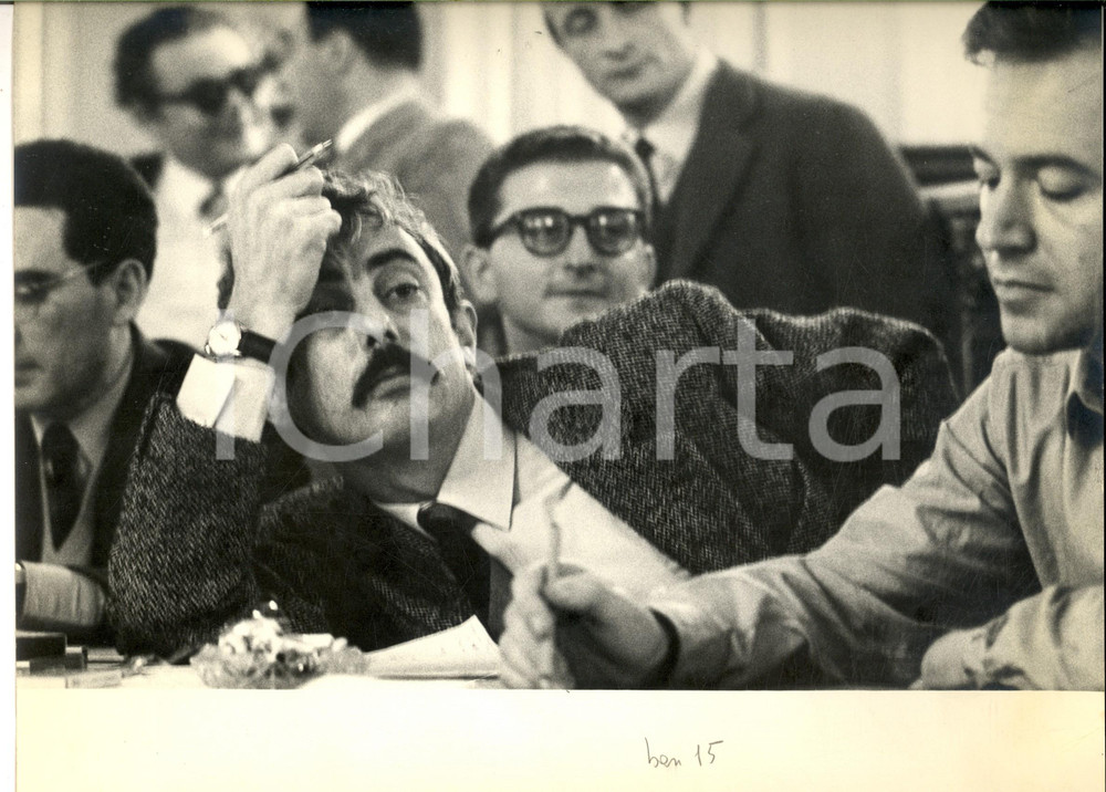 Fotografia d epoca originale 1970 ca MILANO Ritratto del giornalista Enrico FILIPPINI Fotografia 30x22 cm 1